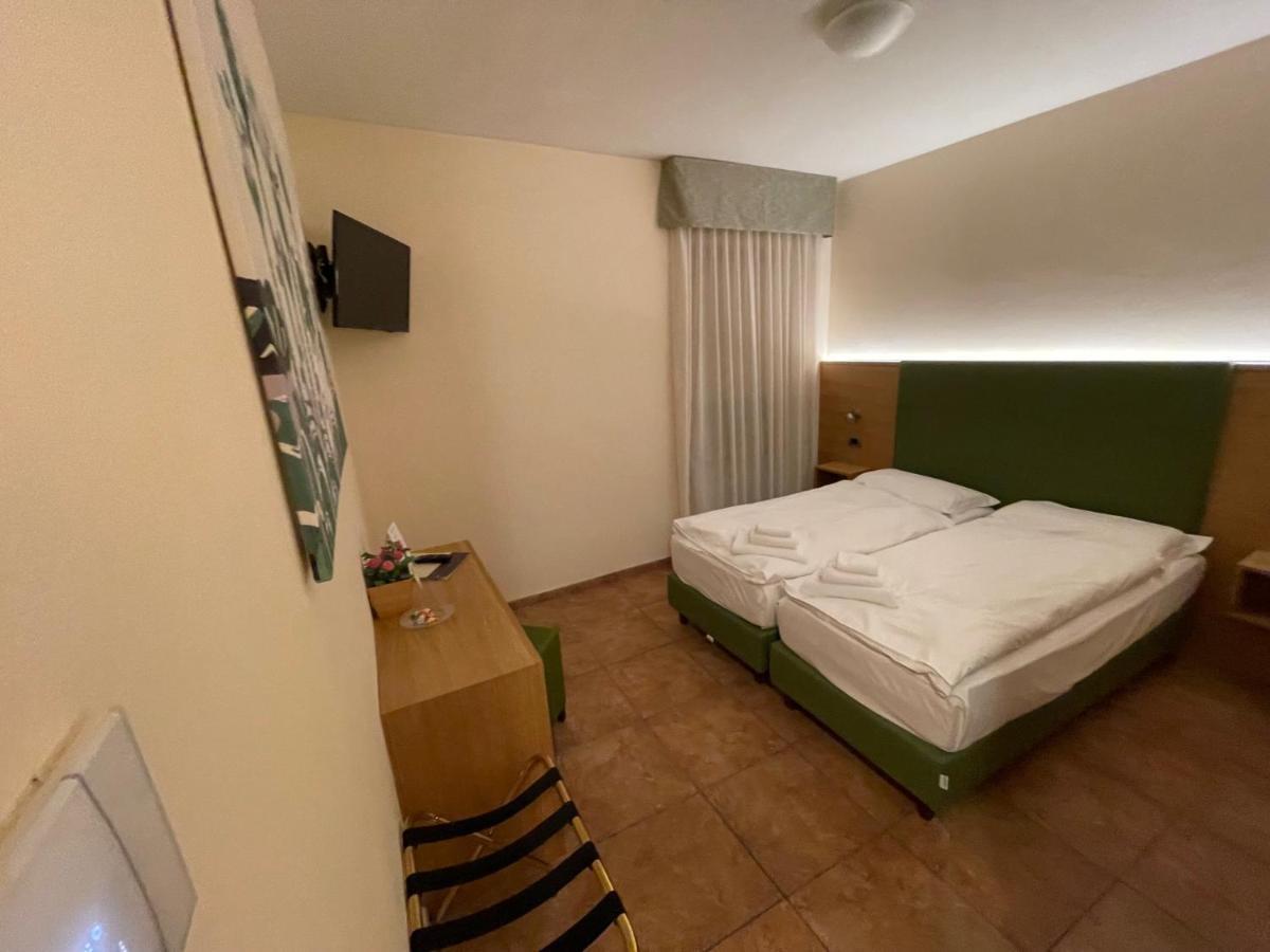 Hotel Trieste ตาร์วีซีโอ ภายนอก รูปภาพ